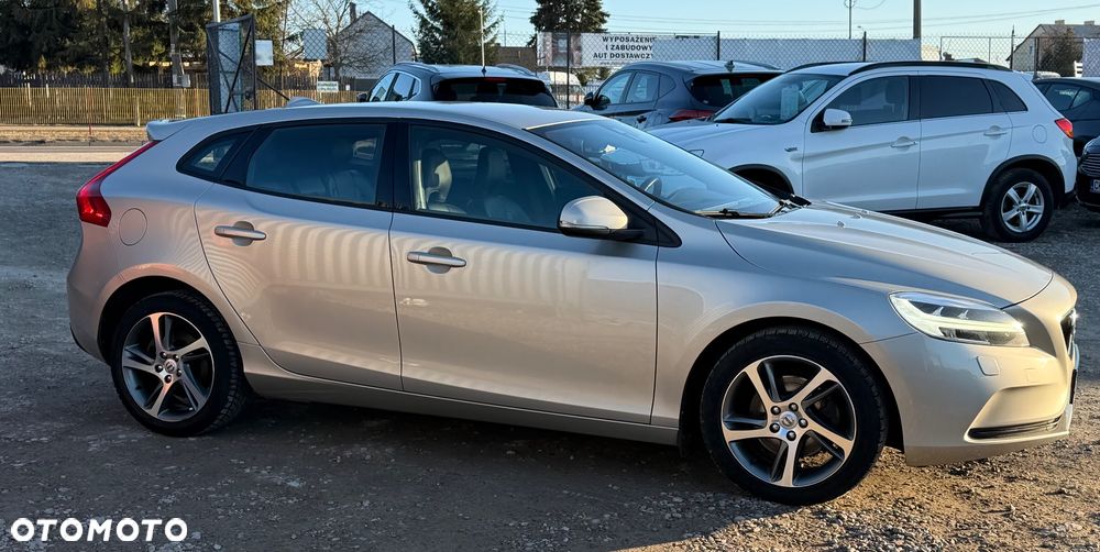 Volvo V40 D3 Momentum - 24