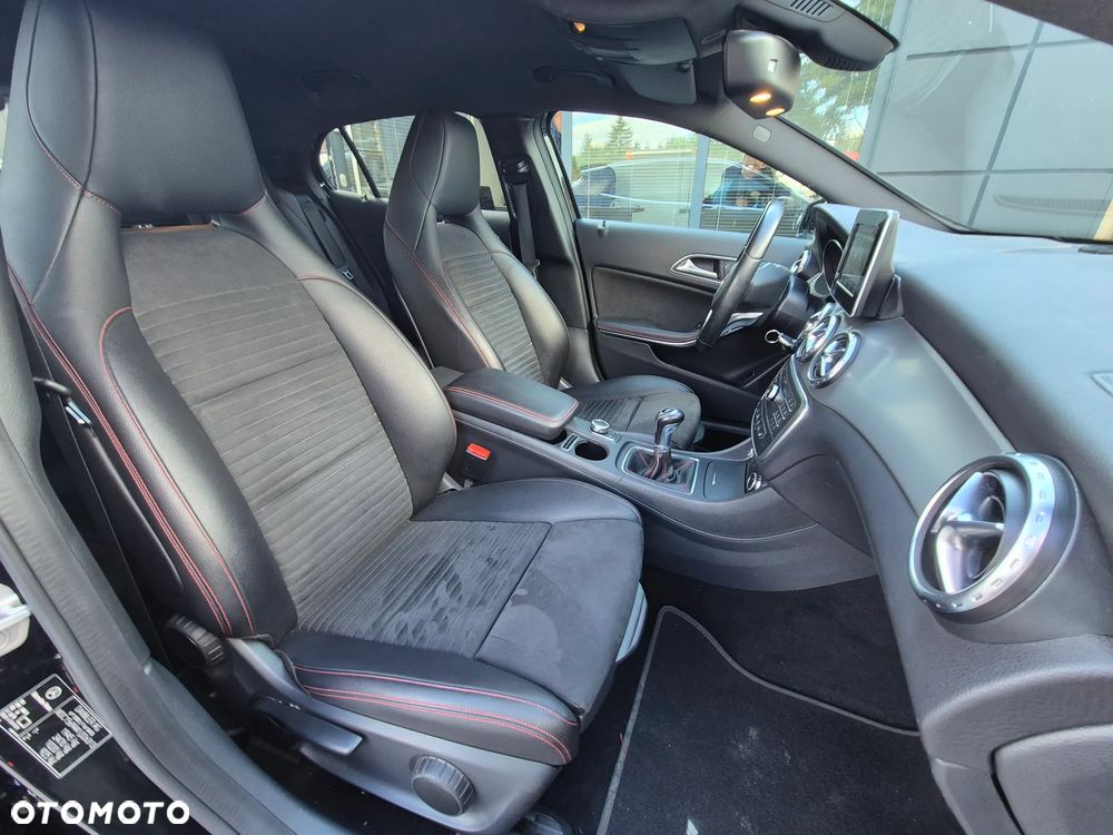 Mercedes-Benz GLA 250 UrbanStyle Edition - 31