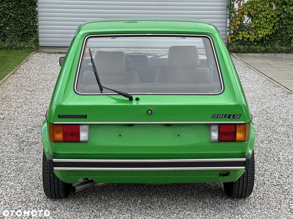Volkswagen Golf - 1