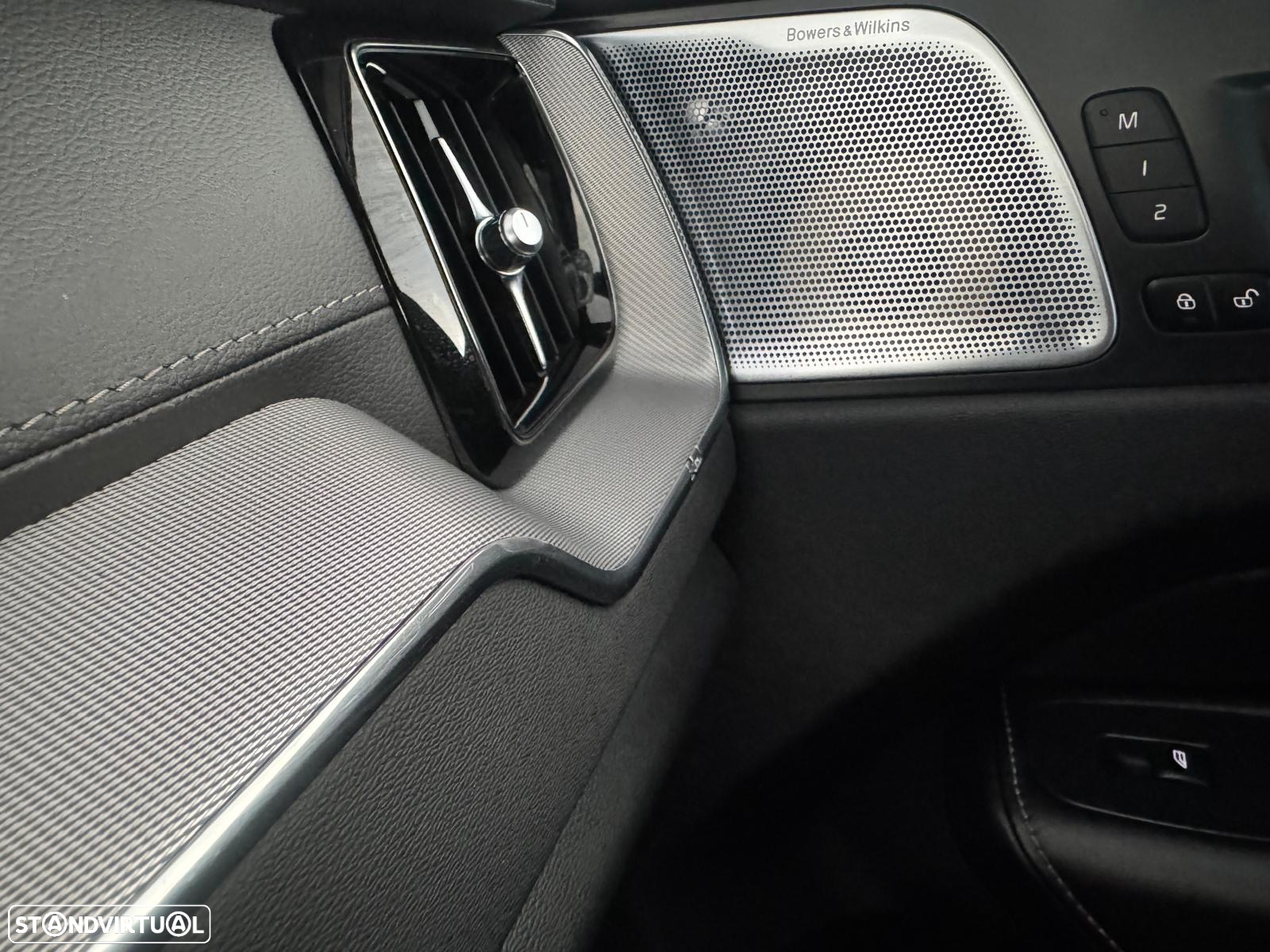 Volvo XC 60 2.0 T8 PHEV R-Design AWD - 17