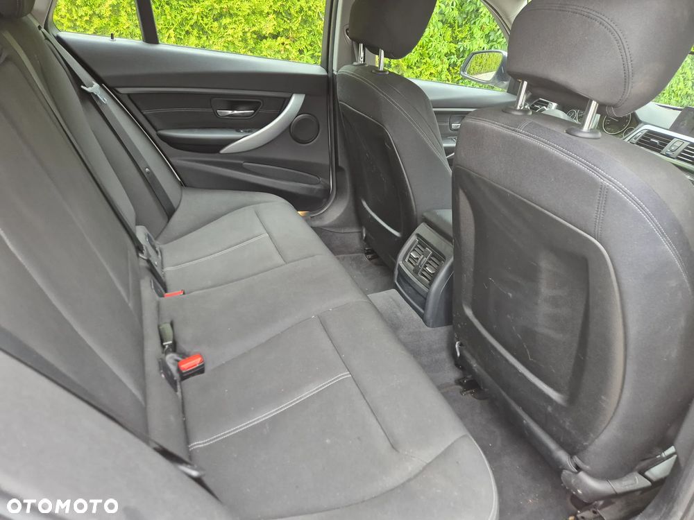 BMW Seria 3 335i xDrive Sport Line - 22