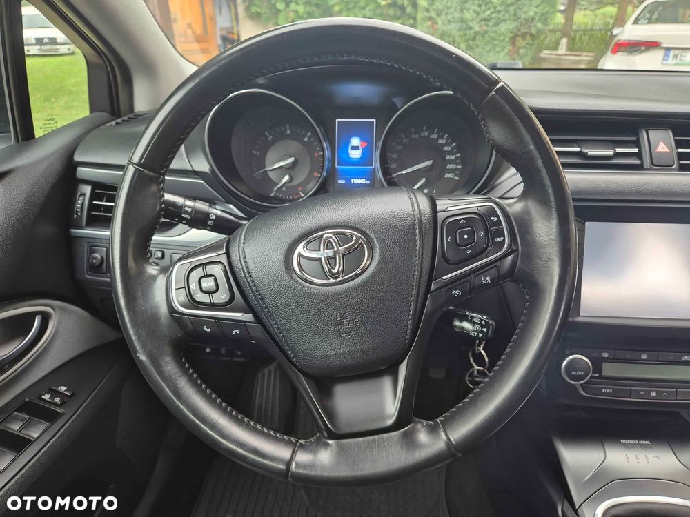 Toyota Avensis 2.0 D-4D Premium - 11