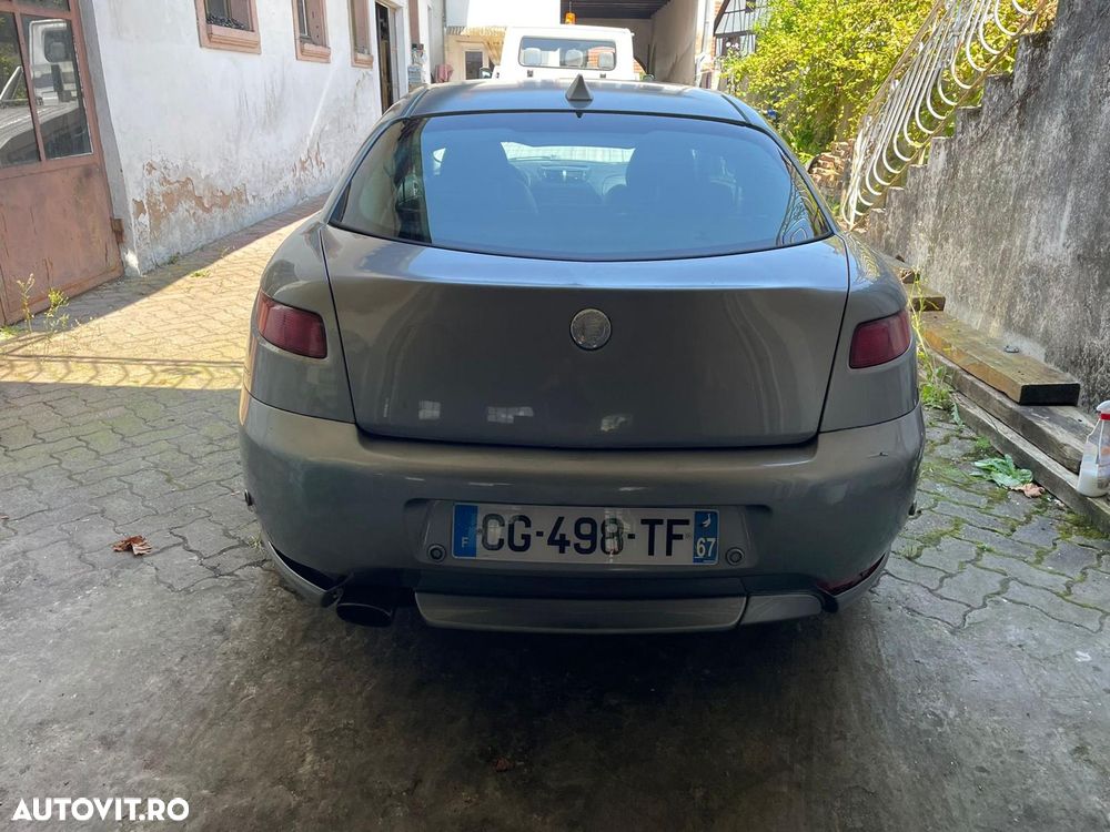 Alfa Romeo GT 1.9 JTD M-Jet Distinctive - 4