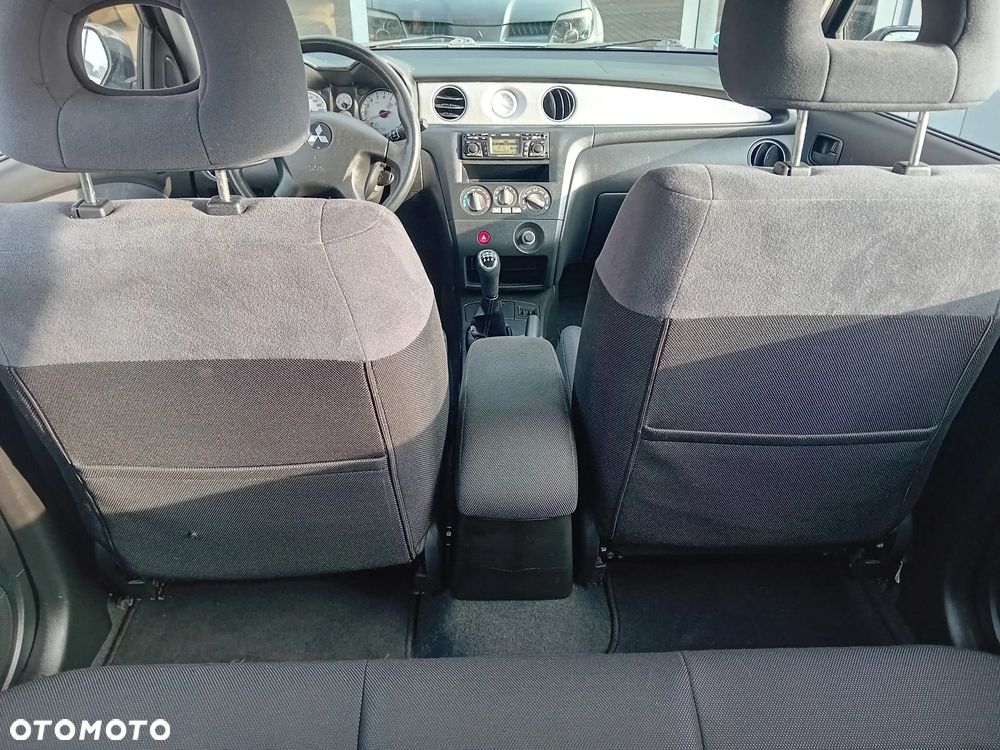 Mitsubishi Outlander - 24