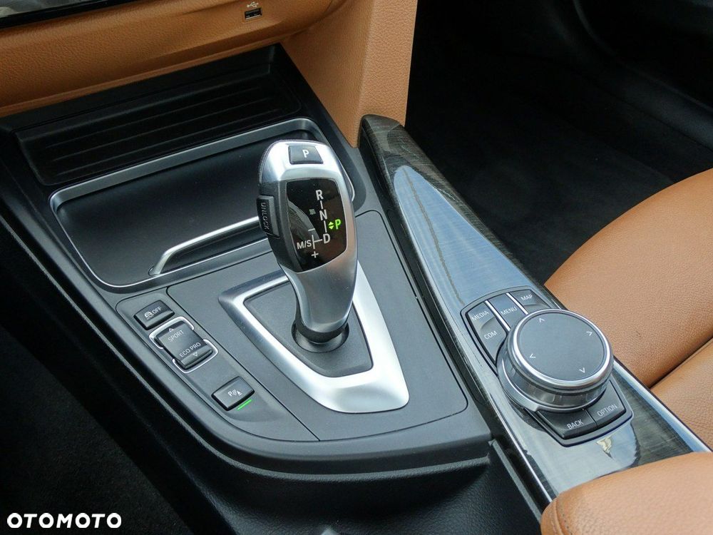 BMW Seria 3 320d Luxury Line - 23