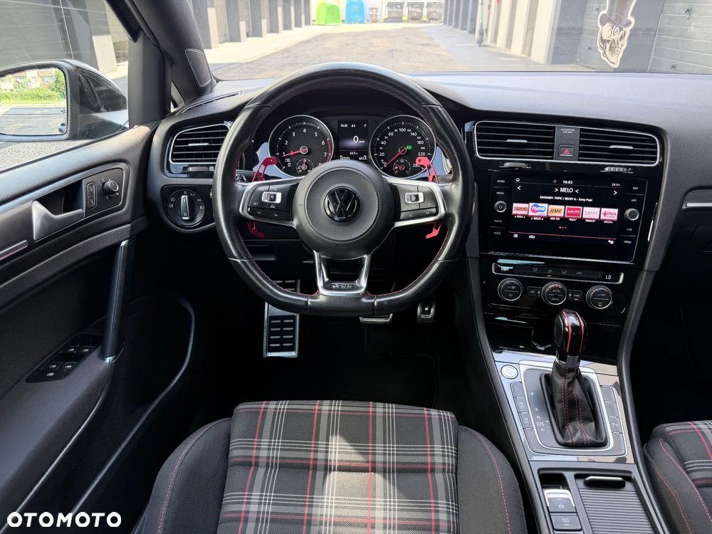 Volkswagen Golf - 37