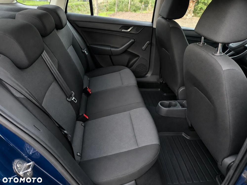 Skoda RAPID 1.2 TSI Active - 8