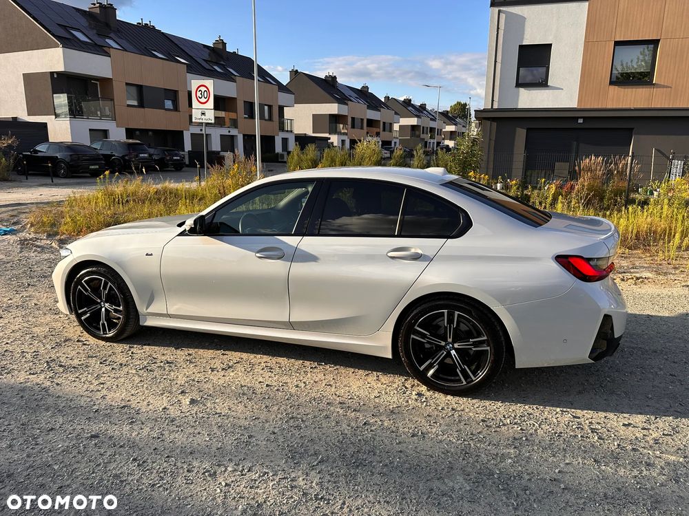 BMW 318I 2023 photo 3