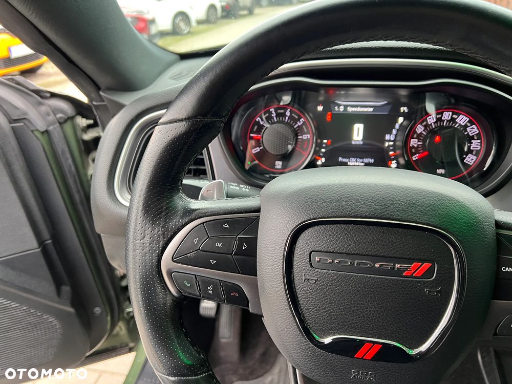 Dodge Challenger - 9