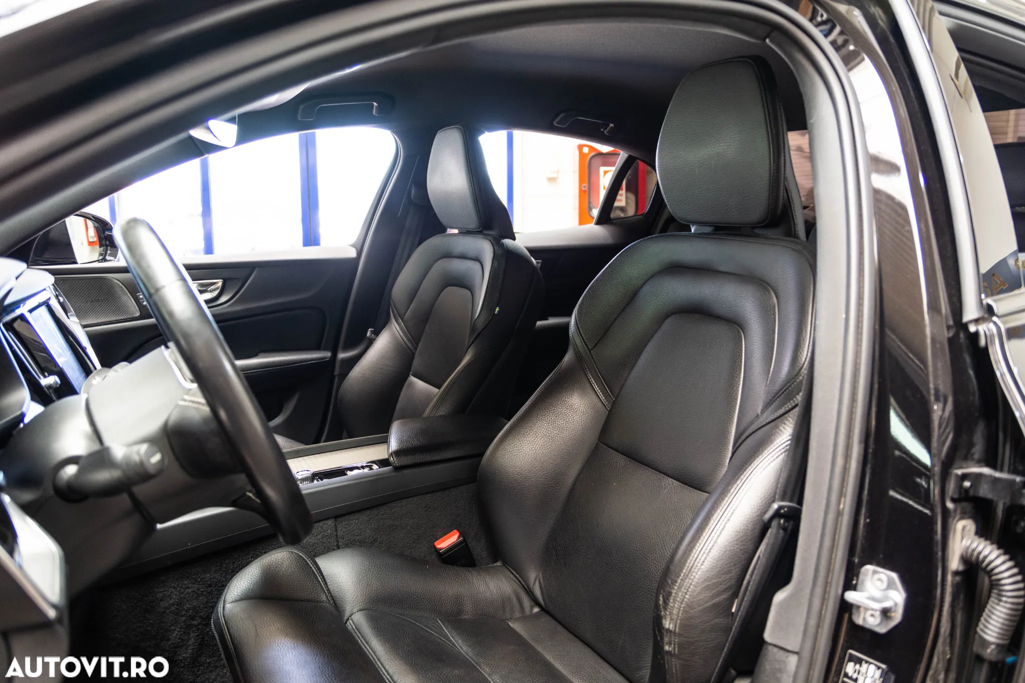 Volvo S60 T5 AWD R-Design - 6