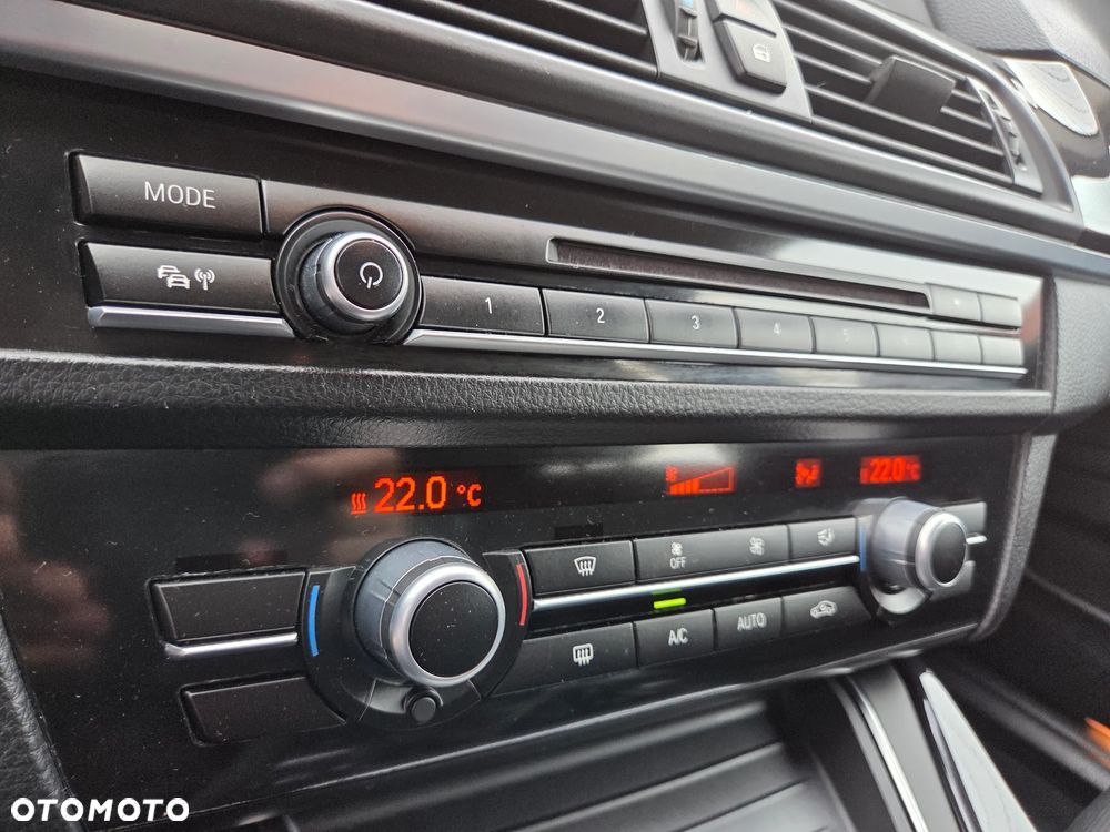BMW Seria 5 520d - 24