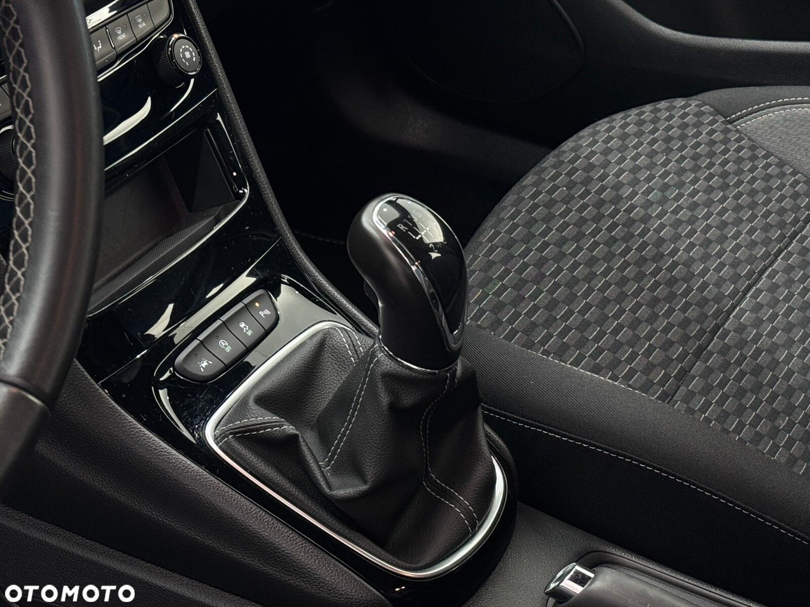 Opel Astra V 1.2 T GS Line S&S - 9
