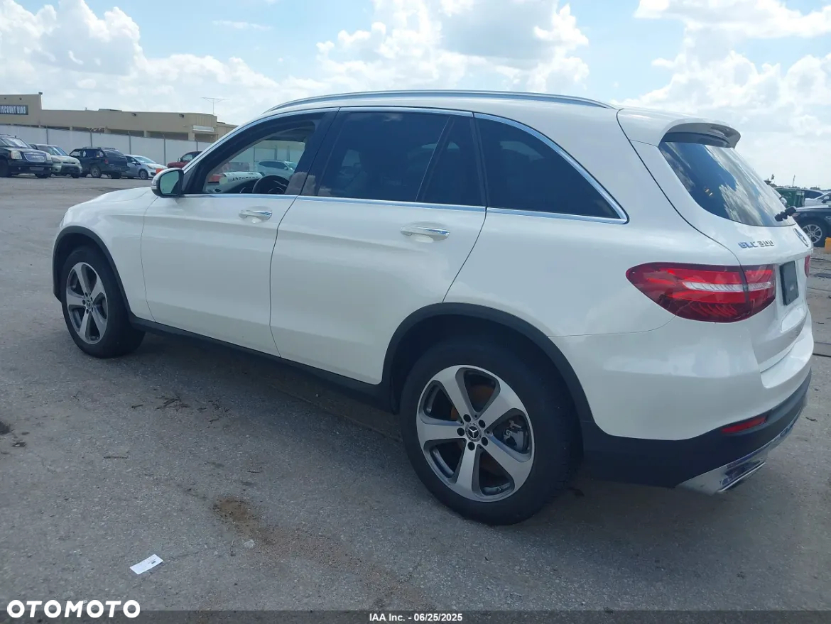Mercedes-Benz GLC - 6