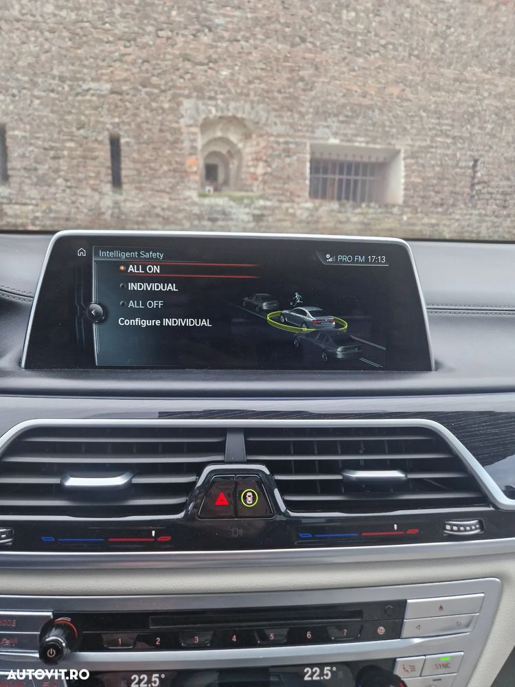 BMW Seria 7 740e iPerformance - 33