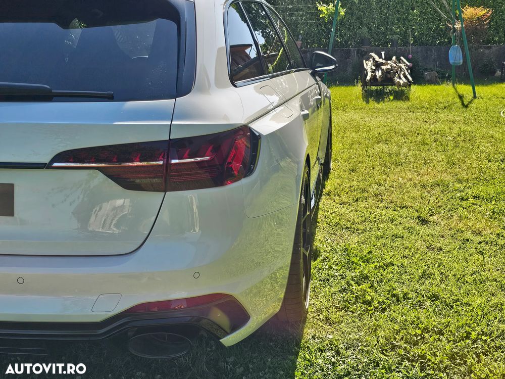 Audi RS4 Avant - 11