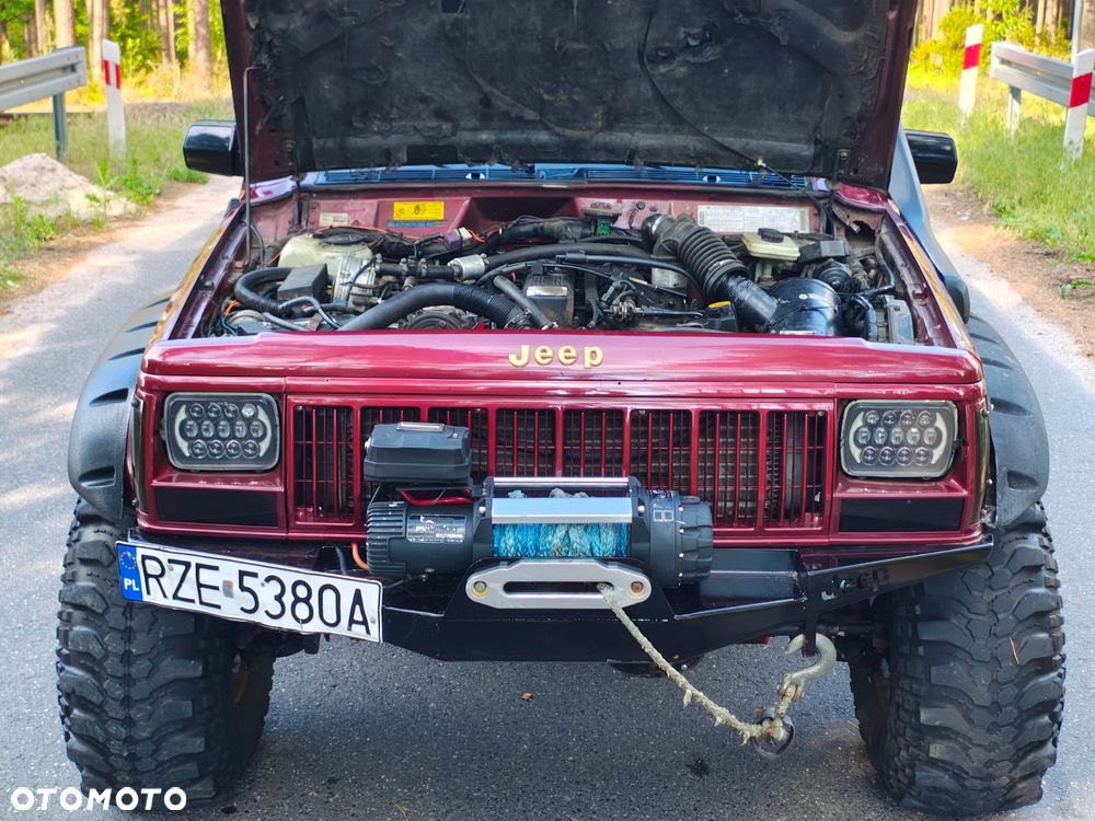 Jeep Cherokee - 40
