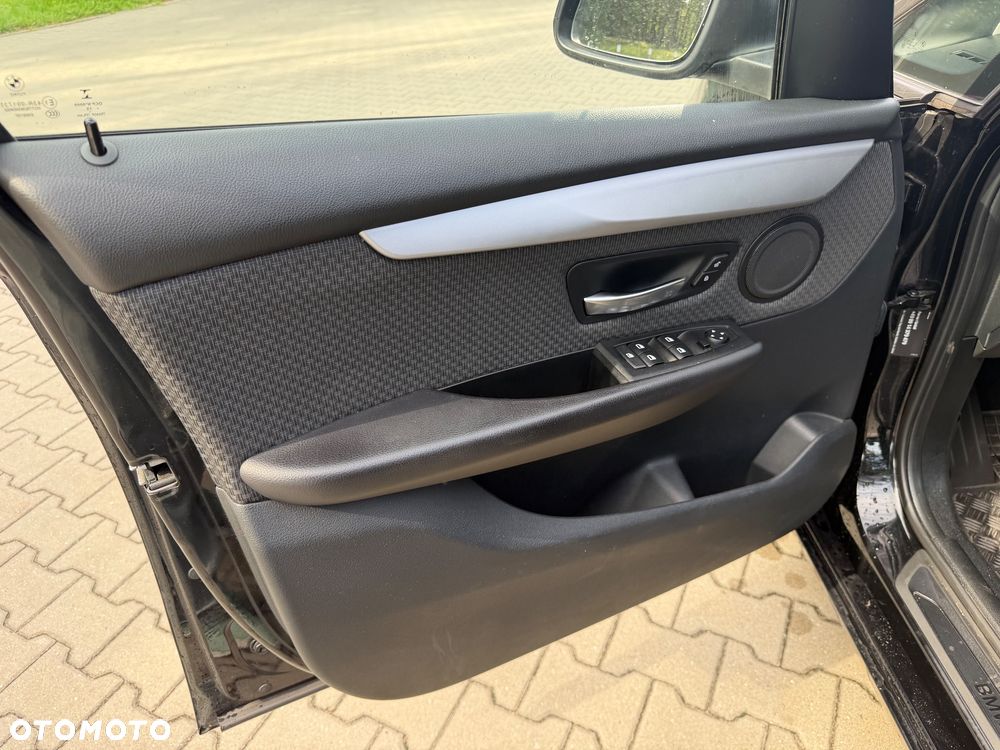 BMW Seria 2 218d - 16