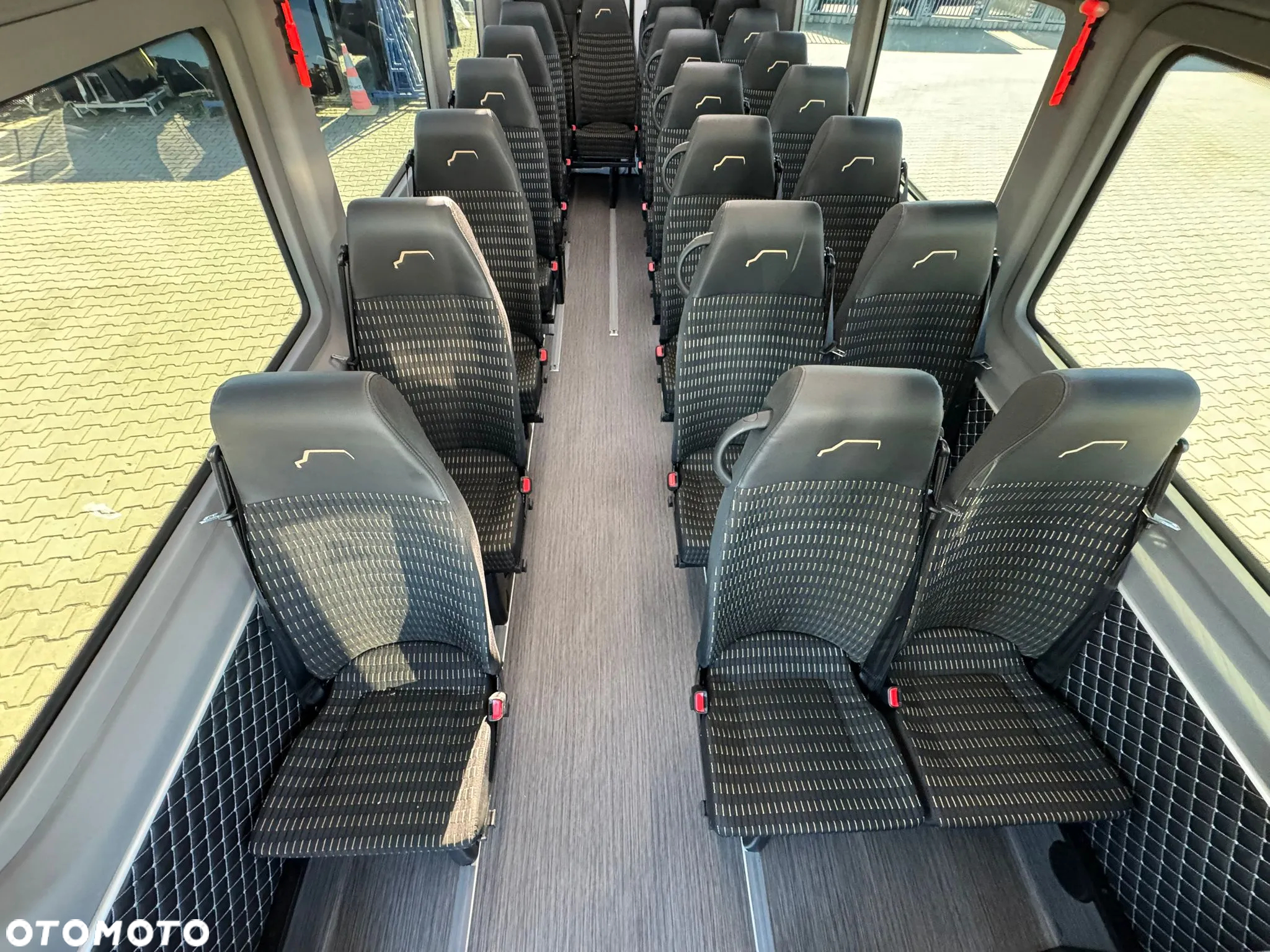 Mercedes-Benz Sprinter 517 - 18