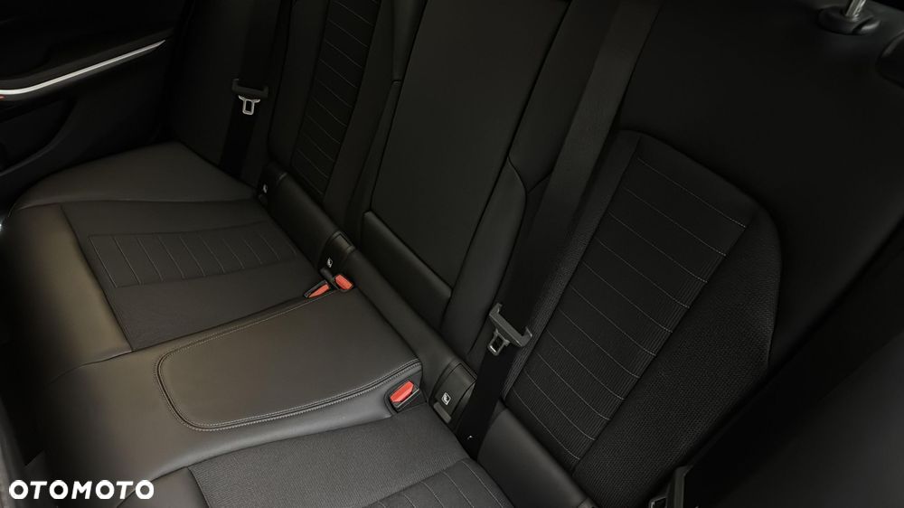 BMW Seria 3 318i - 14