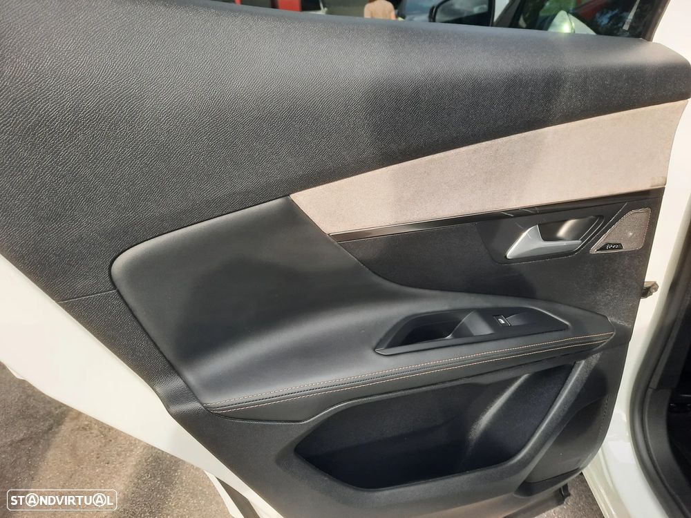 Peugeot 3008 1.6 Hybrid4 GT Pack e-EAT8 - 39