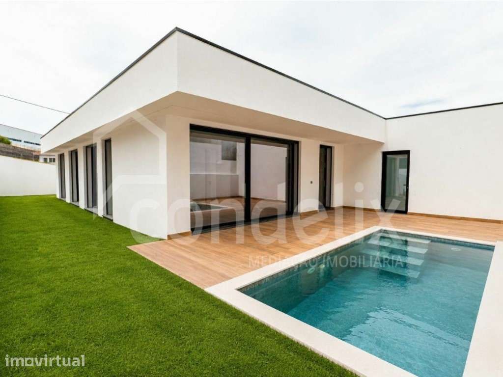 Moradia Térrea para venda em São Julião do Tojal - Grande imagem: 2/39