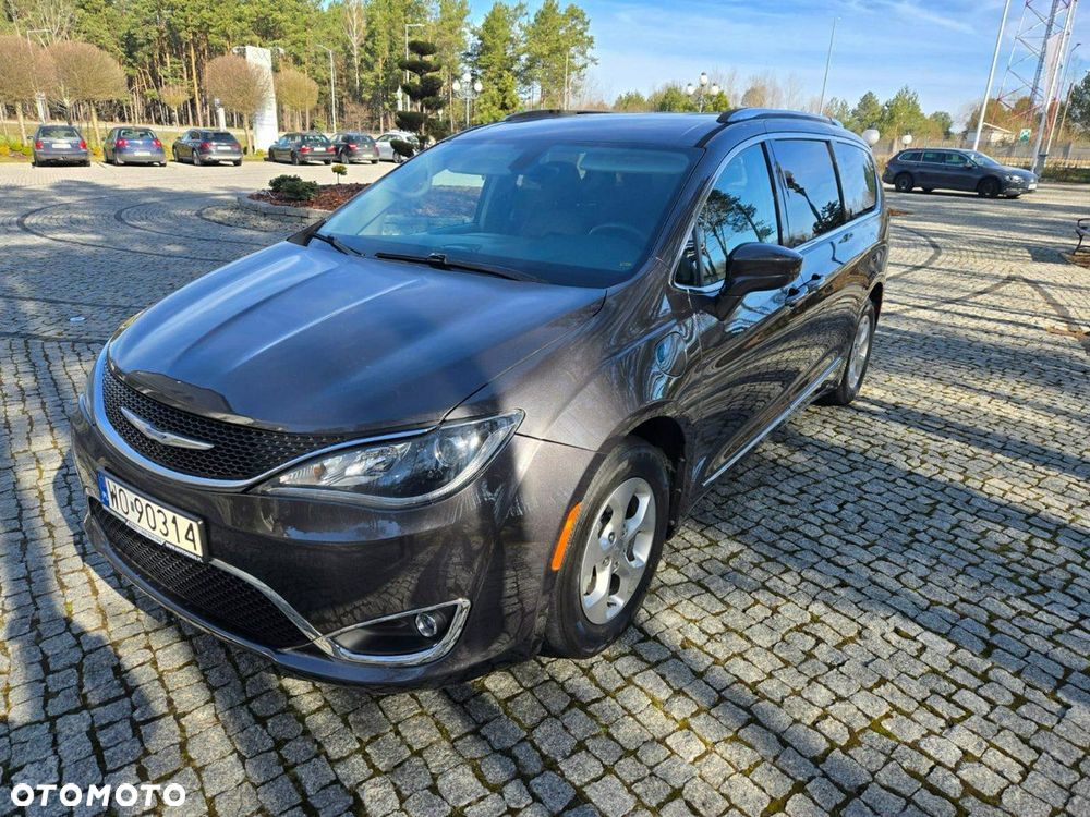 Chrysler Pacifica - 10