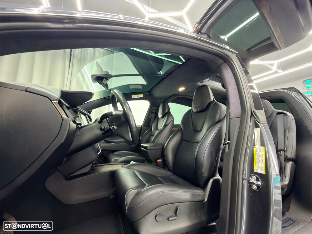 Tesla Model X 100D - 23