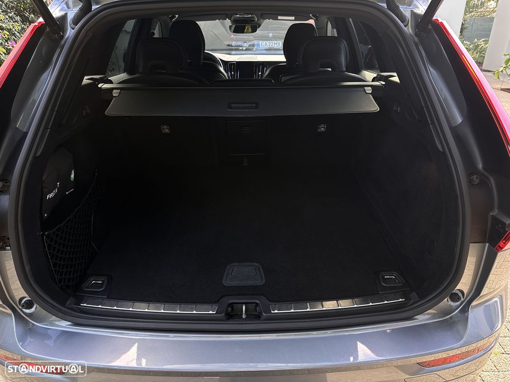 Volvo XC 60 2.0 D4 R-Design Geartronic - 11