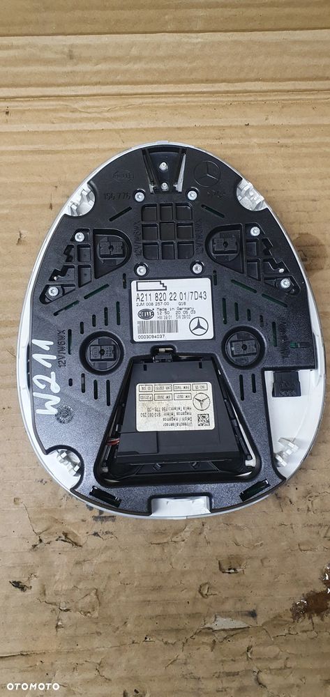 Lampka podsufitki oświetlenie kabiny Mercedes E-Klasa W211 A2118202201 - 6