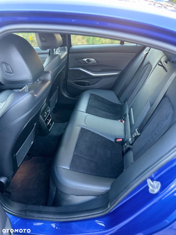 BMW Seria 3 318i M Sport - 38