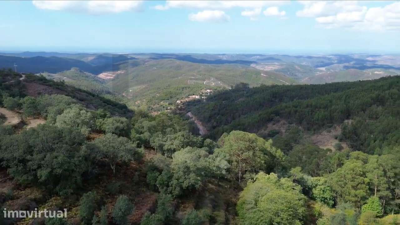 Terreno com Ruína Off-Grid e Vista Desafogada na Serra de Monchique - Grande imagem: 2/9
