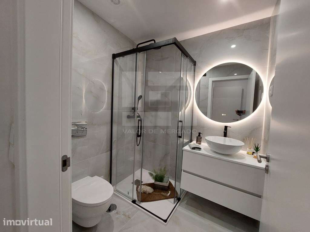 Apartamento T2 recuperado em Benfica, Lisboa, com 62m² e elevador. - Grande imagem: 5/17