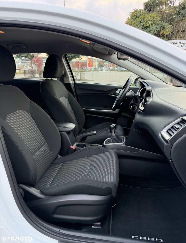 Kia Ceed - 11