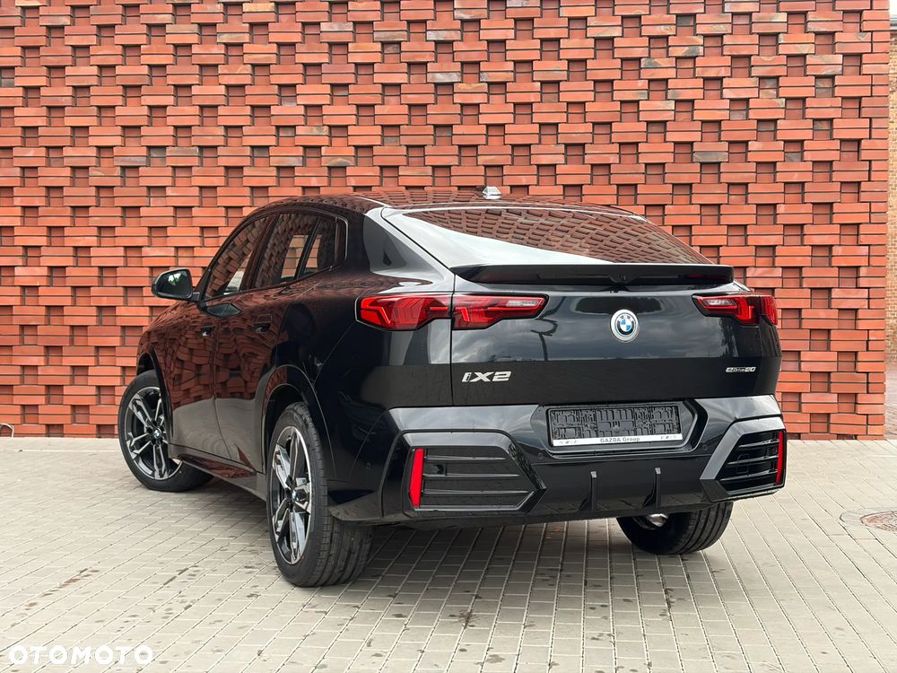 BMW iX2 eDrive20 66.5kWh M Sport - 6