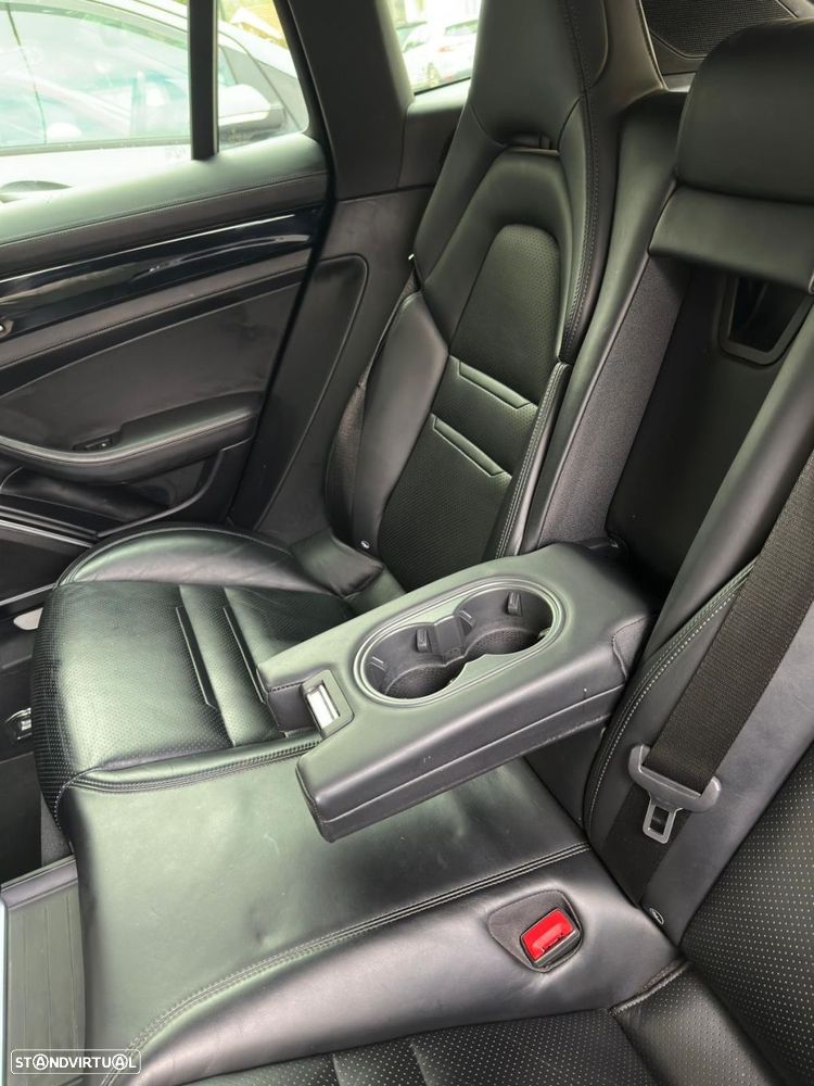 Porsche Panamera Sport Turismo - 12