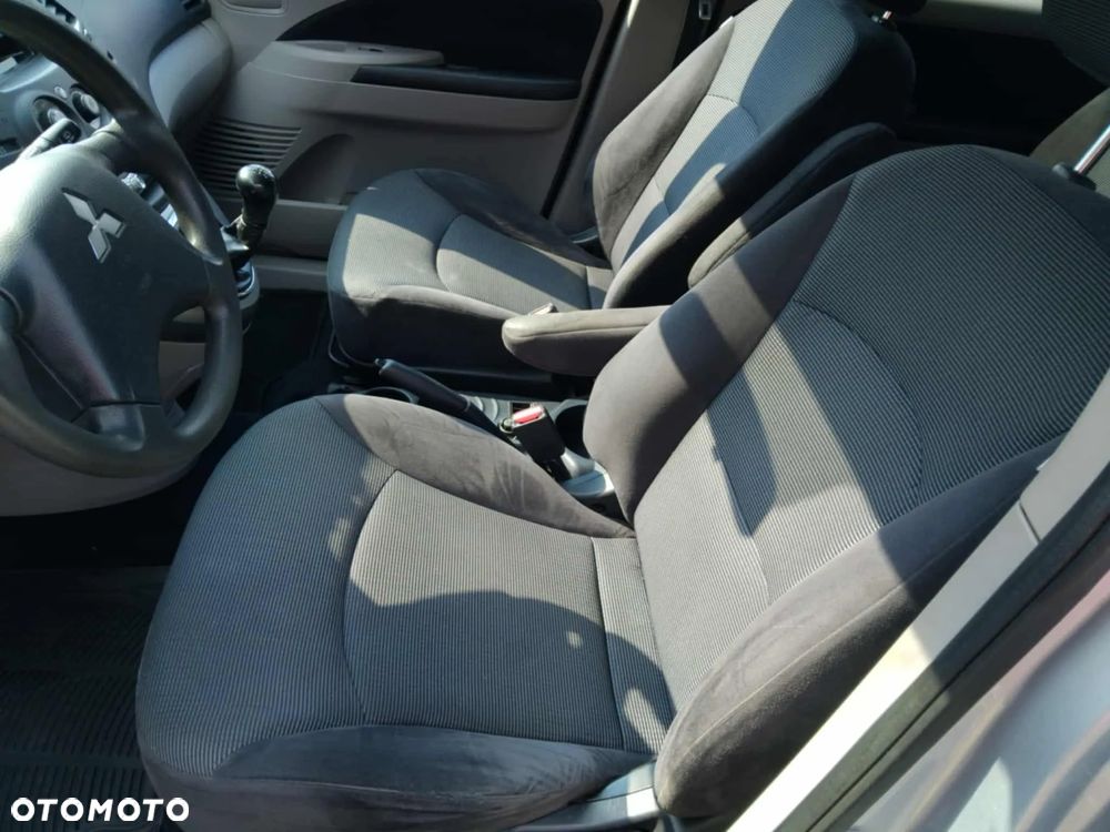 Mitsubishi Grandis 2.4 Intense - 9