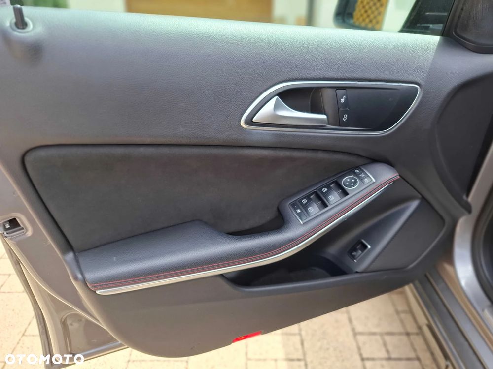 Mercedes-Benz GLA 200 7G-DCT AMG Line - 18