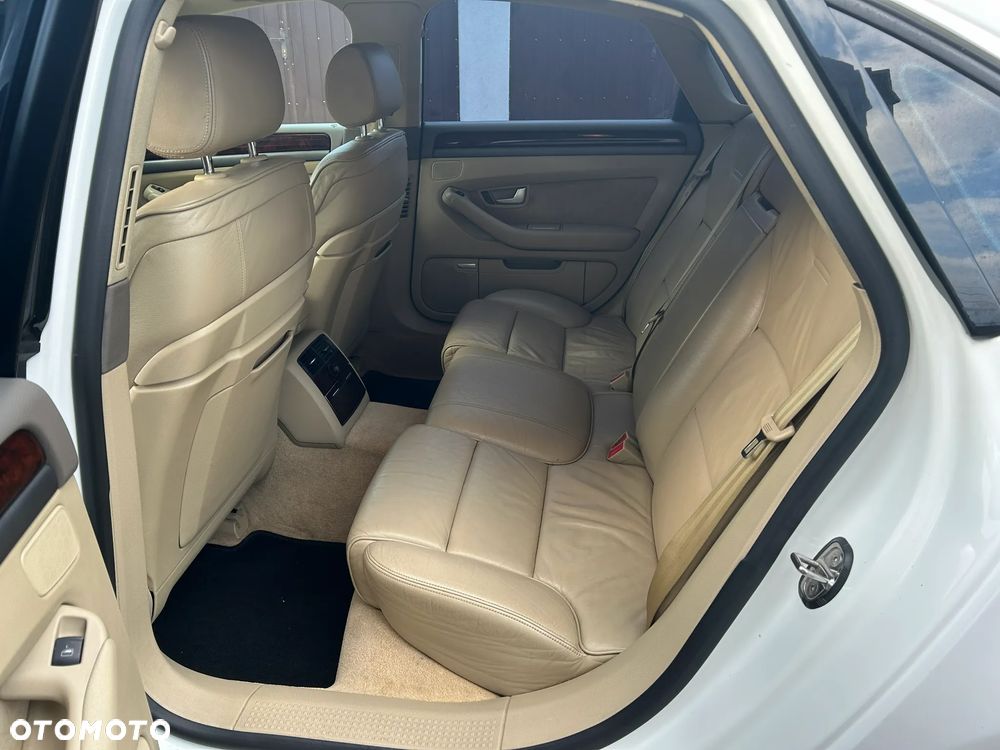 Audi A8 4.2 Quattro - 15