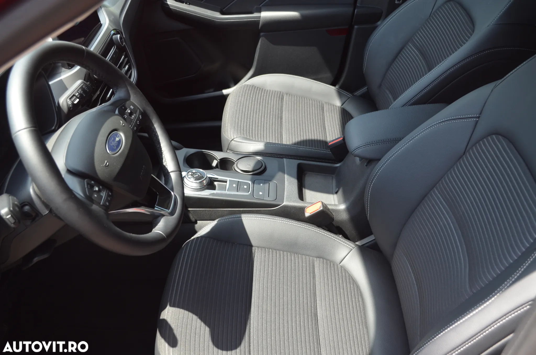 Ford Kuga 2.5 Duratec FWD FHEV Titanium - 4
