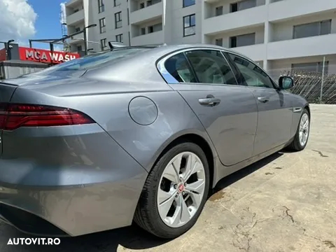 Jaguar XE D180 RWD Standard SE - 4
