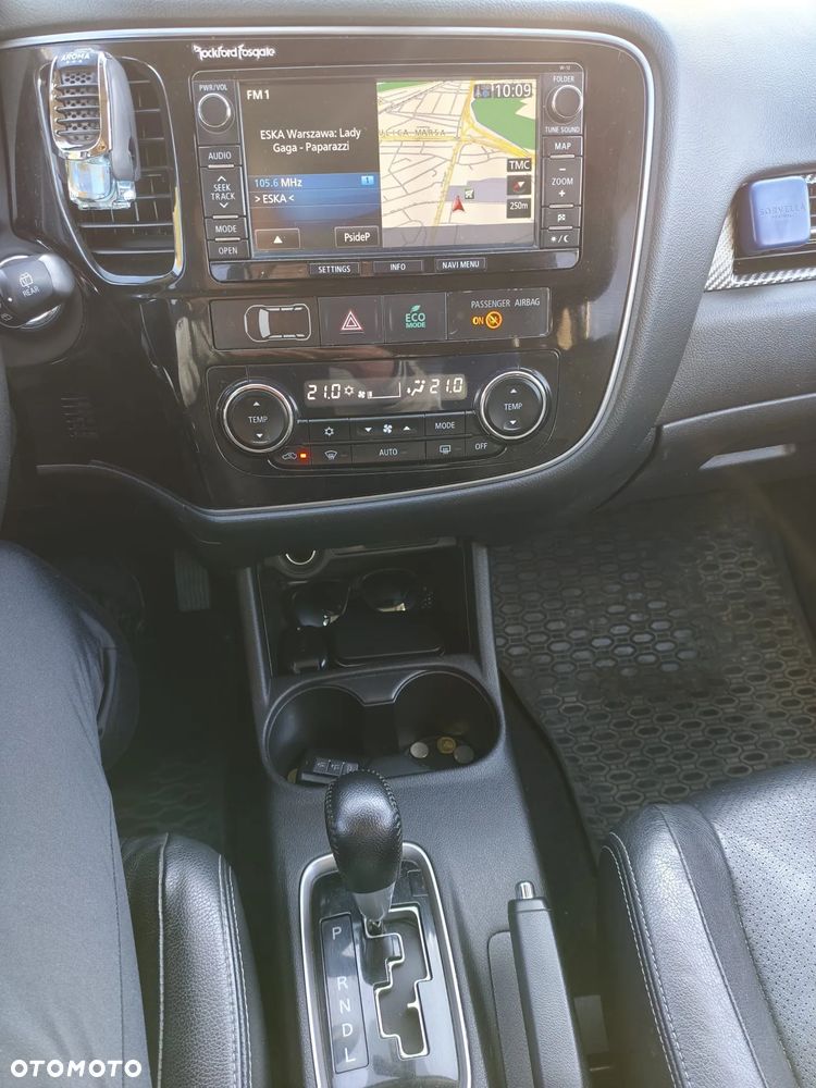 Mitsubishi Outlander - 12