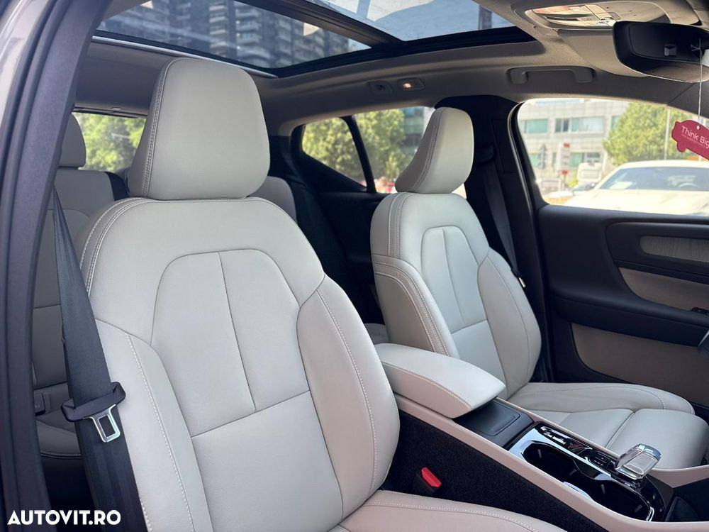 Volvo XC 40 B4 AT FWD MHEV Plus Dark - 25