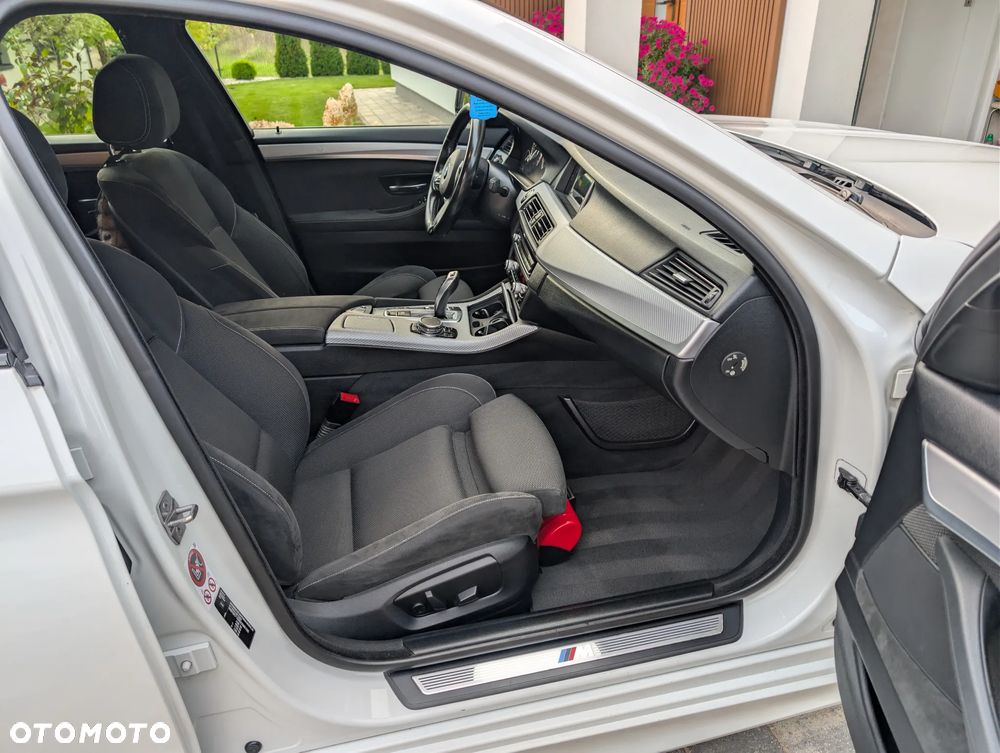 BMW Seria 5 520d xDrive - 11