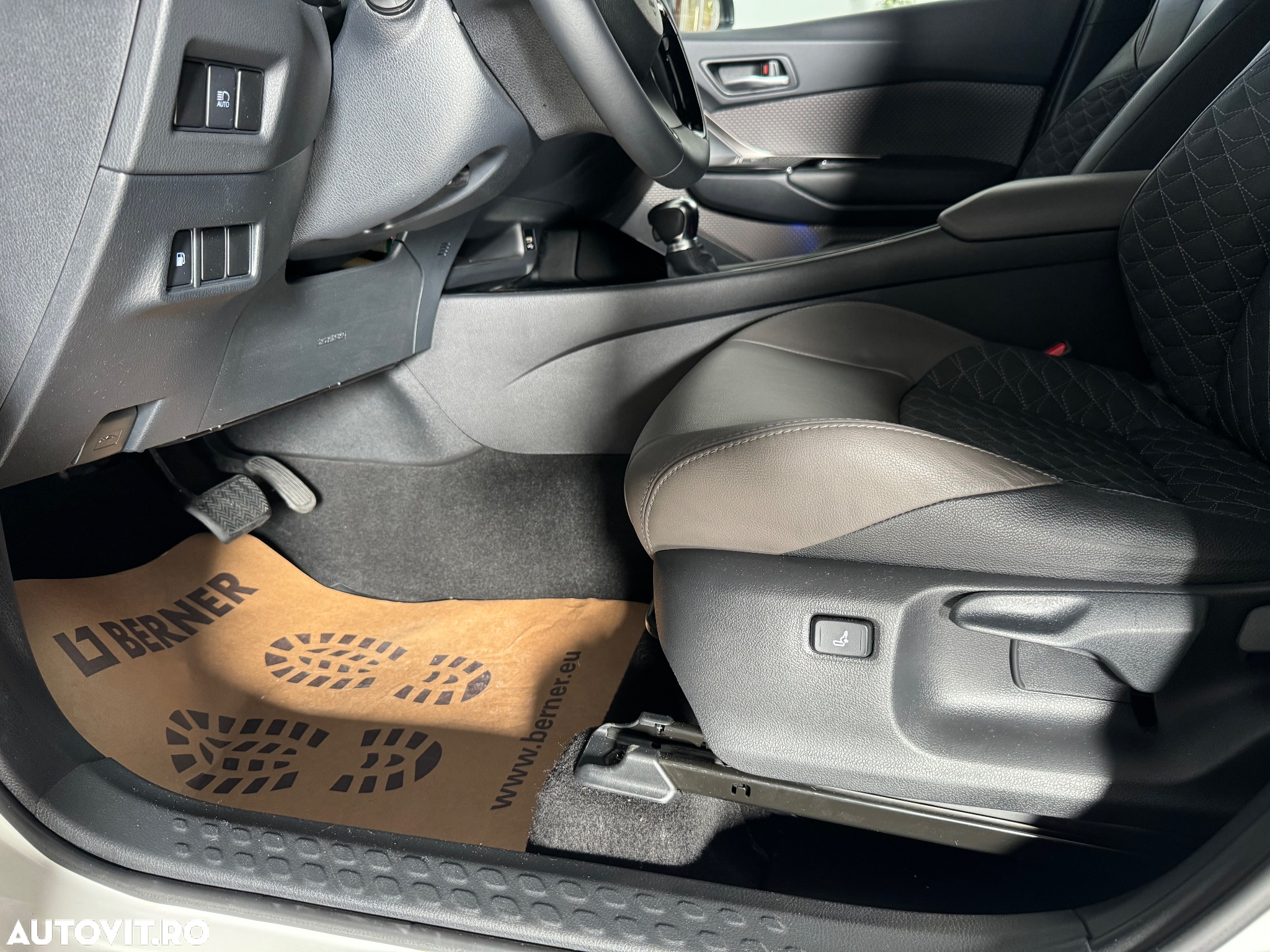 Toyota C-HR 1.8 Hybrid Black&White - 25