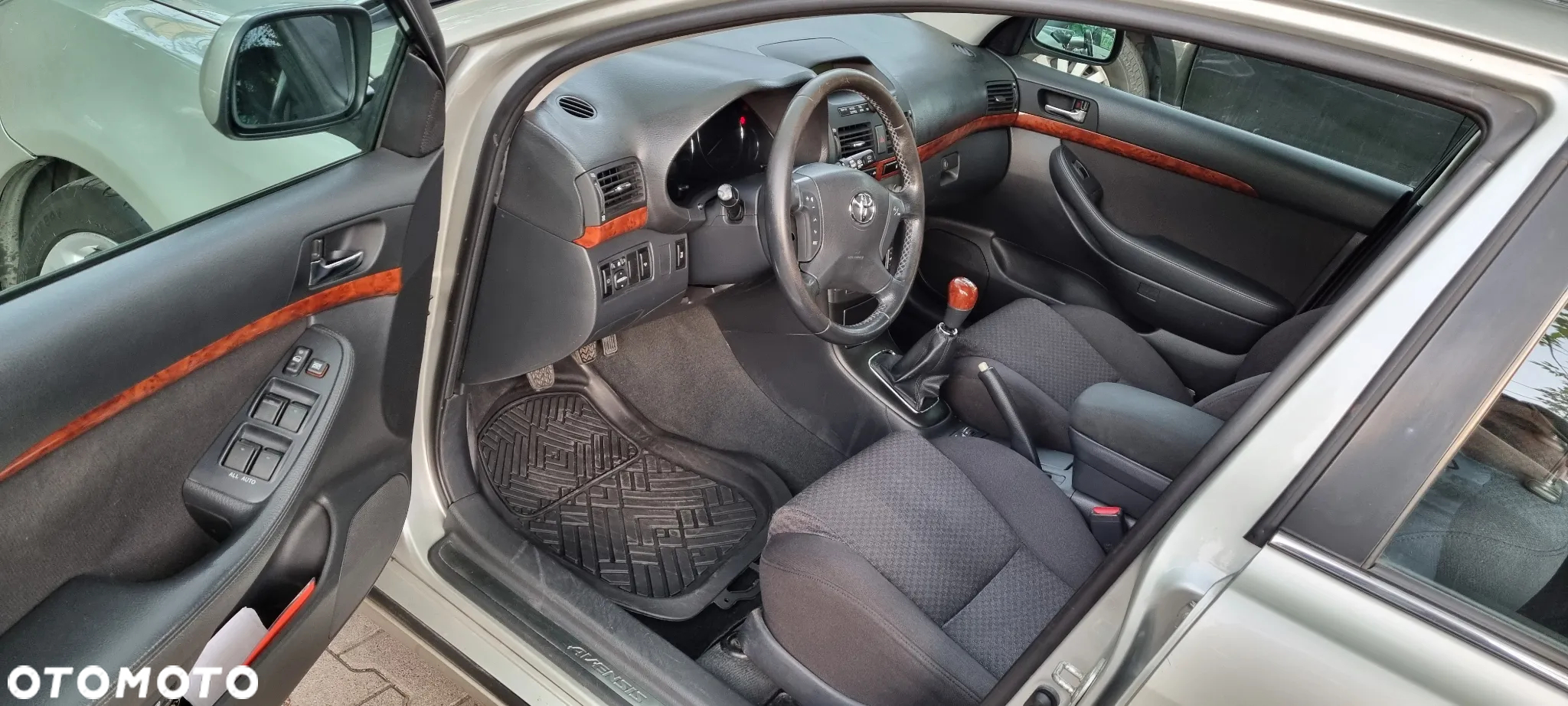 Toyota Avensis - 9