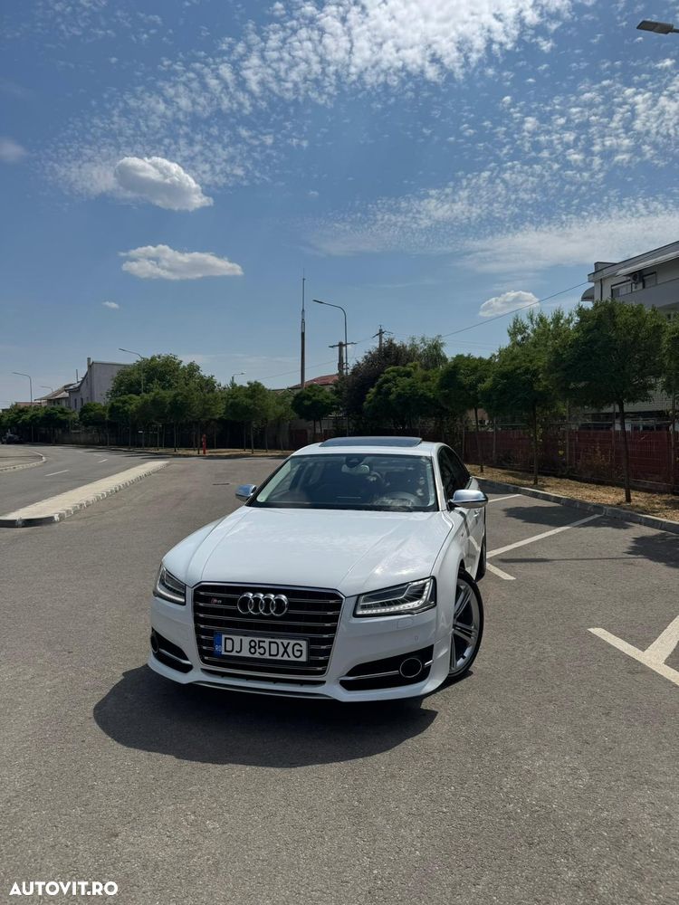 Audi S8 - 1