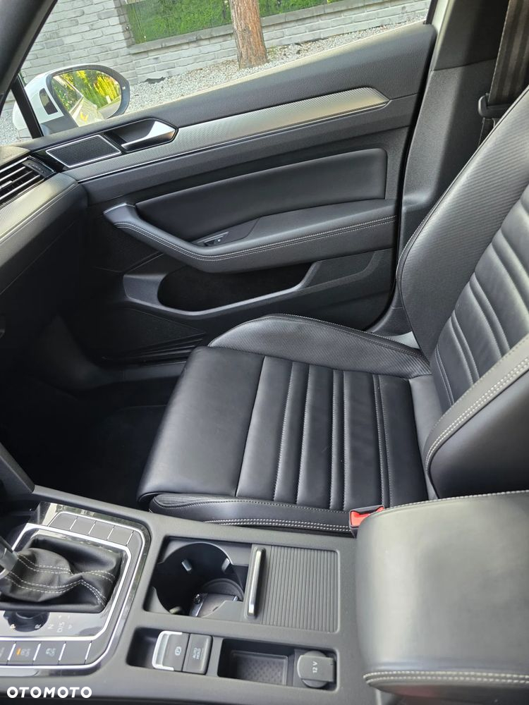 Volkswagen Passat - 13