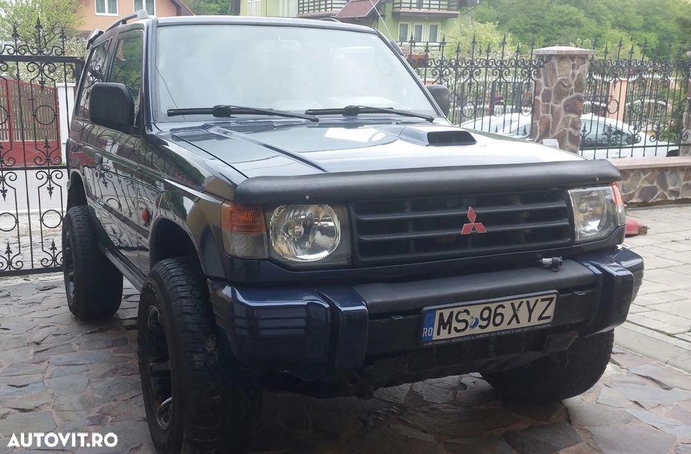Mitsubishi Pajero - 2