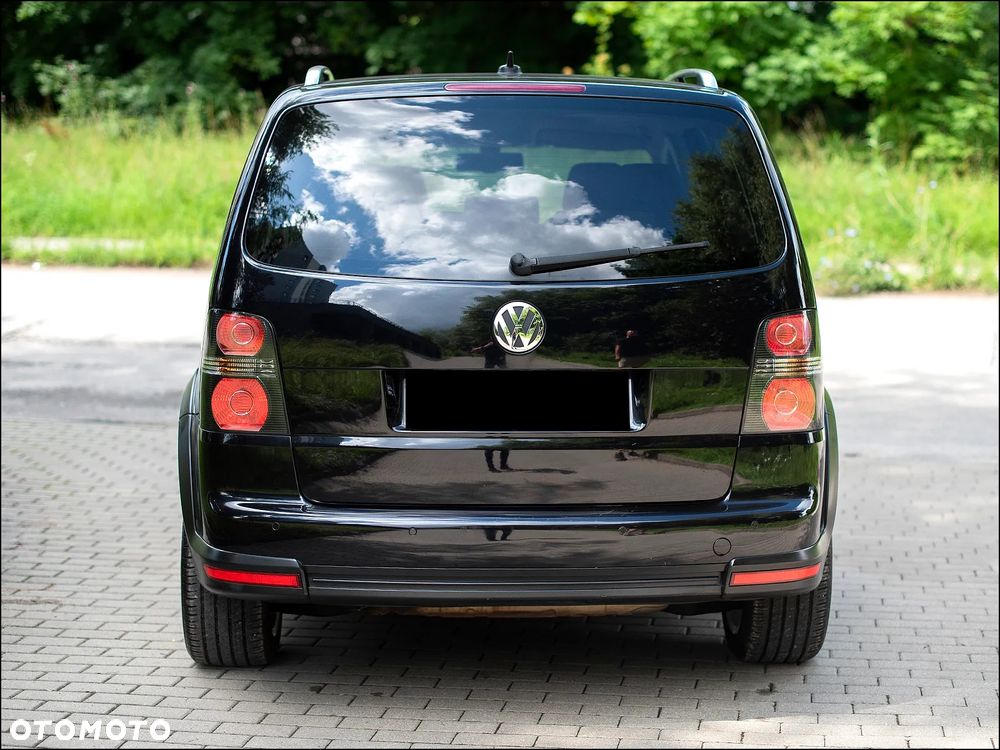 Volkswagen Touran - 4