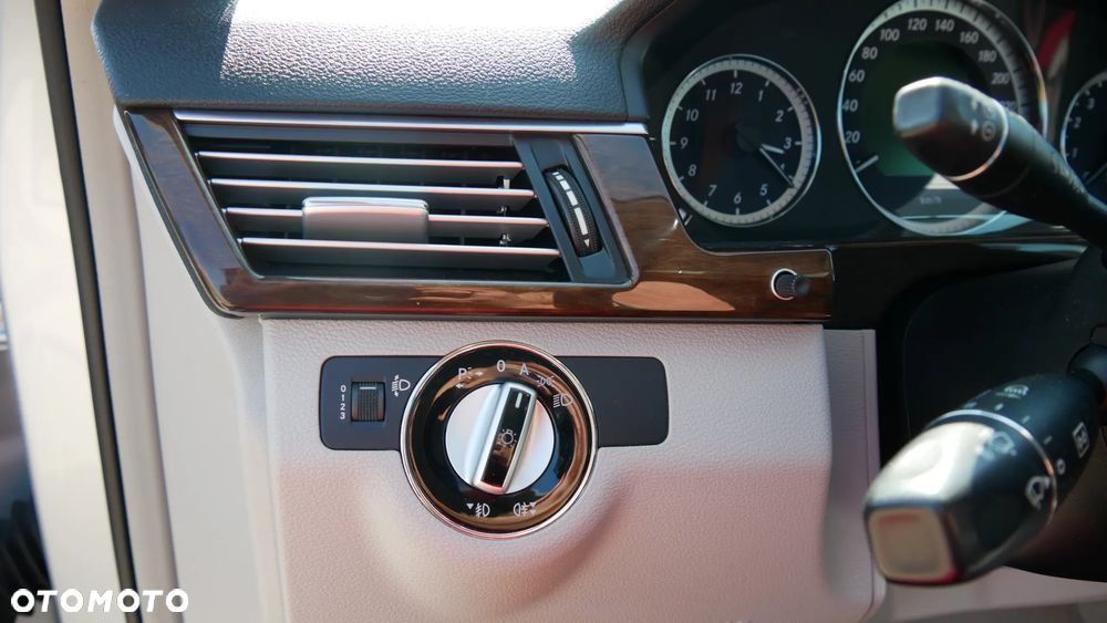 Mercedes-Benz Klasa E 250 CGI BlueEFFICIENCY Elegance - 22